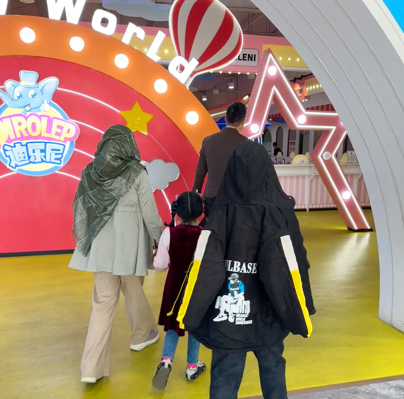 We warmly welcome Pakistani guests to visit Dirolep Park